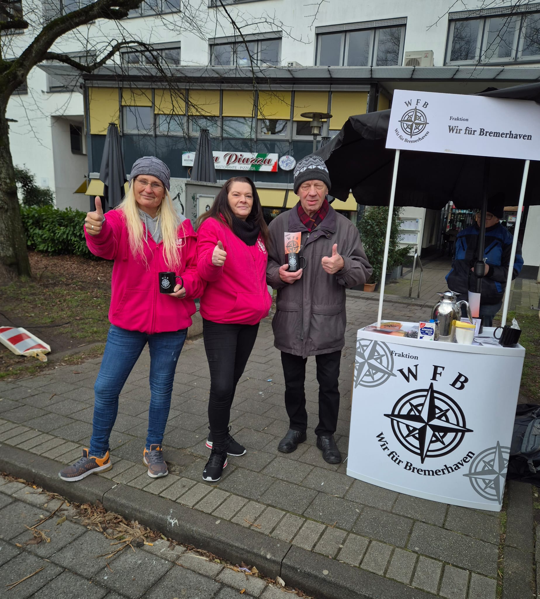 Bürgerdialog am Wochenmarkt: WfB informiert und diskutiert über Sozialpolitik