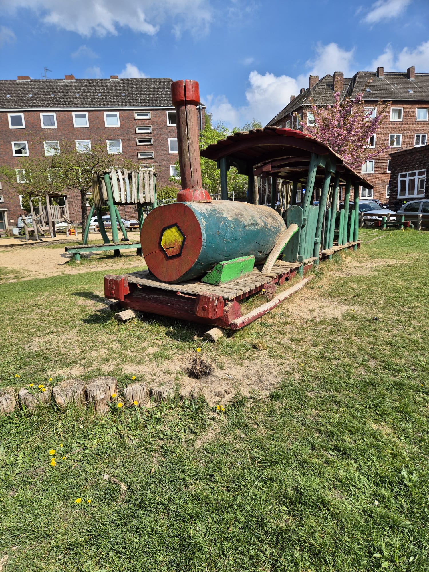 Gefahr statt Spaß – dieser Spielplatz ist eine Zumutung!